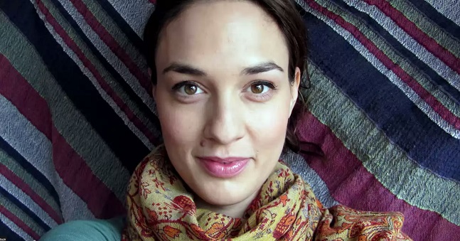Foto de mulher bela e feliz
