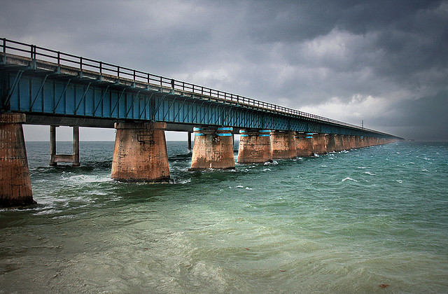 A ponte, os pilares, o passado e o futuro