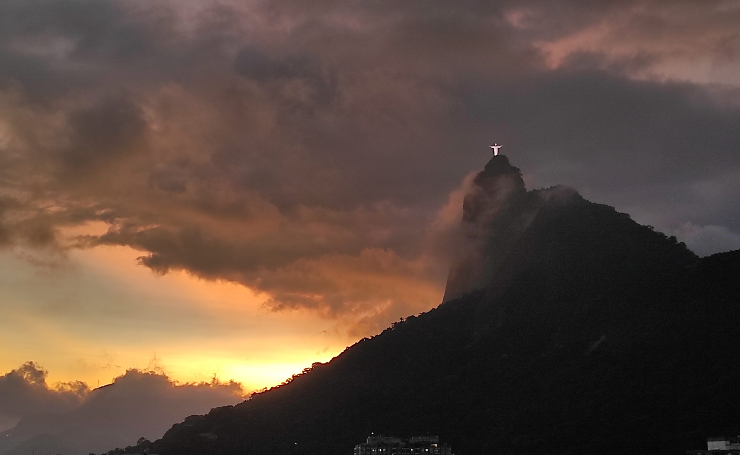 Cristo Redentor ao por do sol