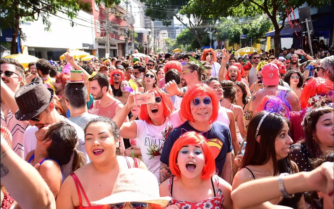 A lasca de dente e o fragmento do carnaval, ou vice-versa